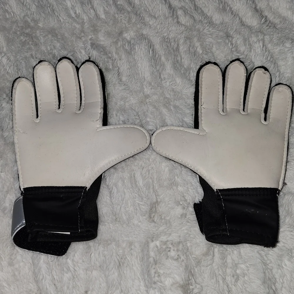 DSG Soccer Gloves Kids-Size 4